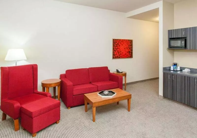 هتل Baymont By Wyndham Grand Forks