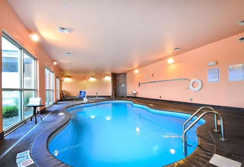 هتل Baymont By Wyndham Grand Forks