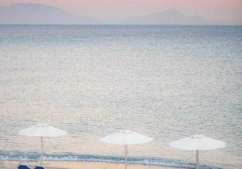 هتل Grand Blue Beach