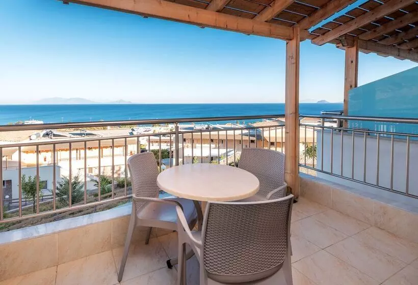 هتل Grand Blue Beach