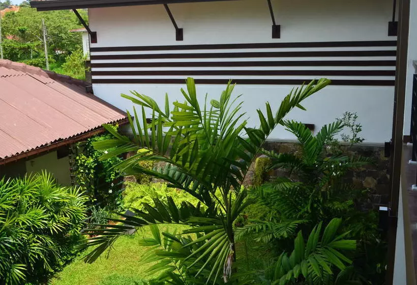 Отель Nature Trails Boutique