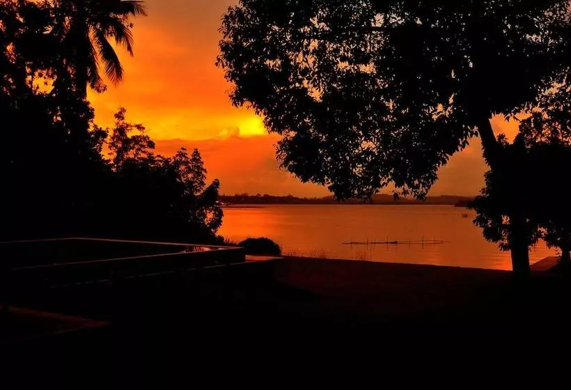 Отель Roman Lake Ayurveda Resort