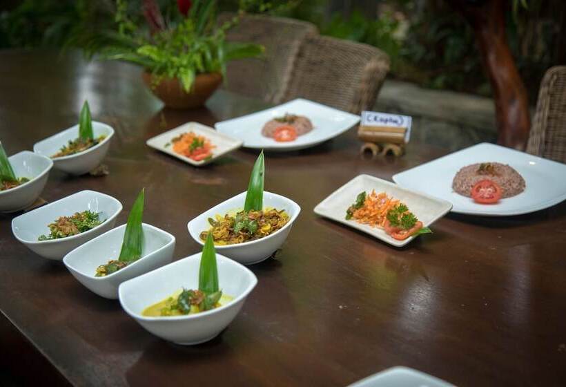 酒店 Roman Lake Ayurveda Resort