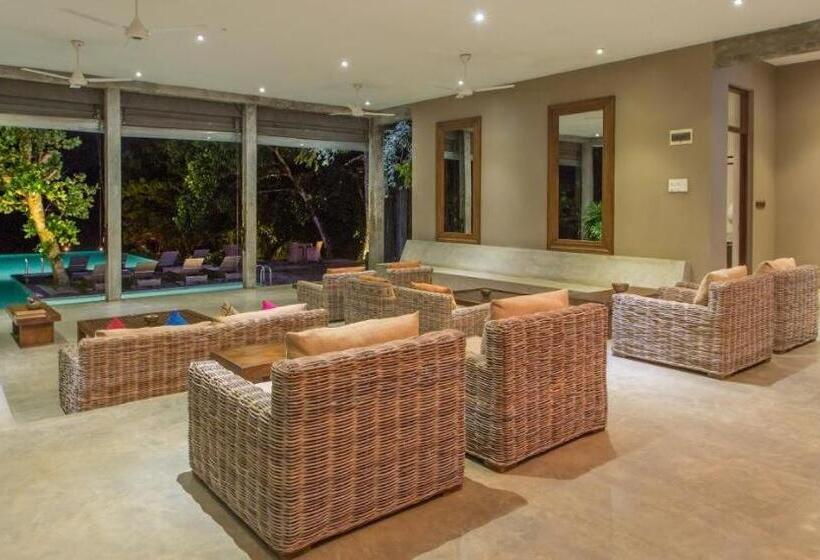 酒店 Roman Lake Ayurveda Resort