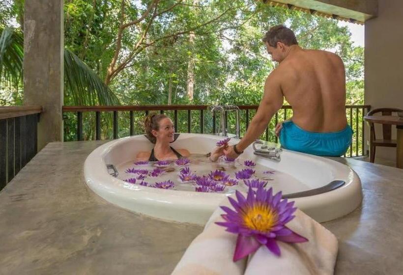 酒店 Roman Lake Ayurveda Resort