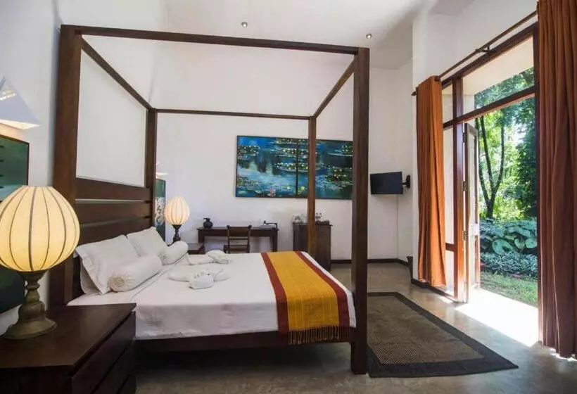 Отель Roman Lake Ayurveda Resort