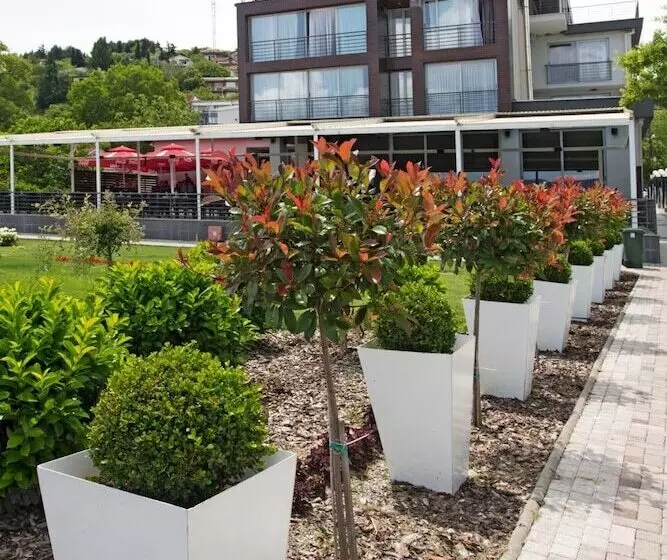 هتل Romantique Plaza Dojran