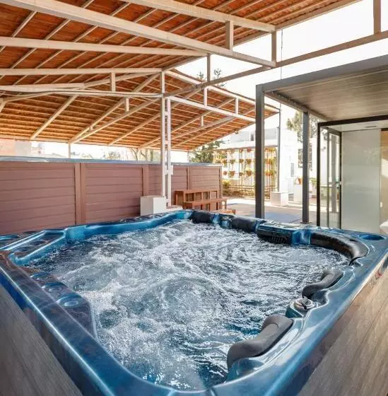 Shaligram Hotel & Spa