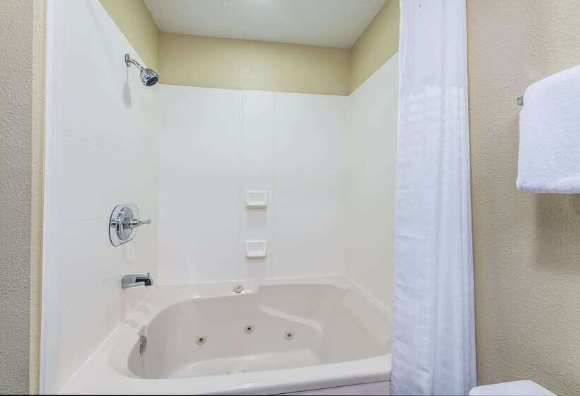 فندق Super 8 By Wyndham Copley Akron