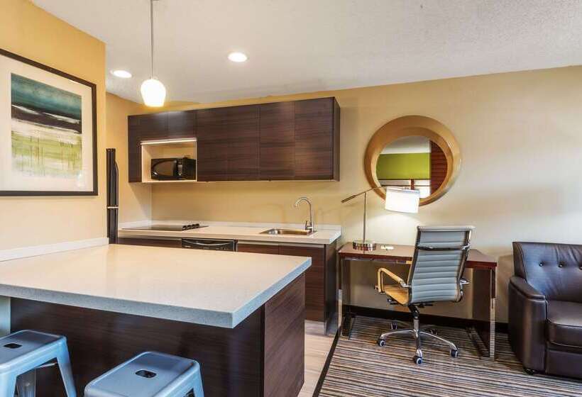 فندق Super 8 By Wyndham Copley Akron