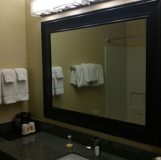 فندق Super 8 By Wyndham Copley Akron