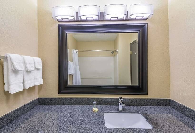 فندق Super 8 By Wyndham Copley Akron