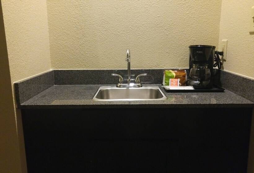 فندق Super 8 By Wyndham Copley Akron