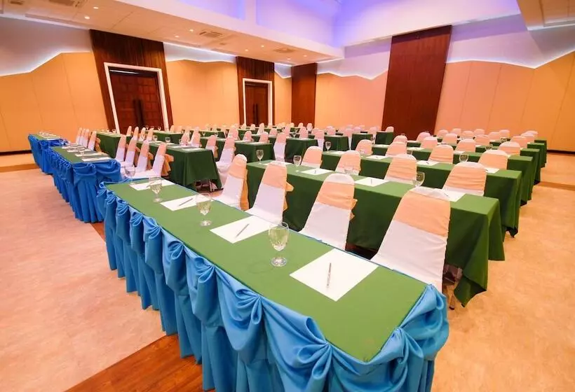 Отель Phufa Waree Chiangrai Resort Sha Extra Plus