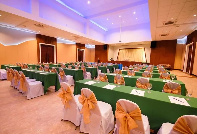 Отель Phufa Waree Chiangrai Resort Sha Extra Plus