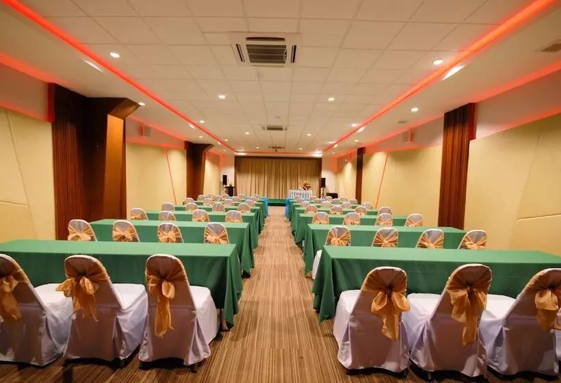 Отель Phufa Waree Chiangrai Resort Sha Extra Plus