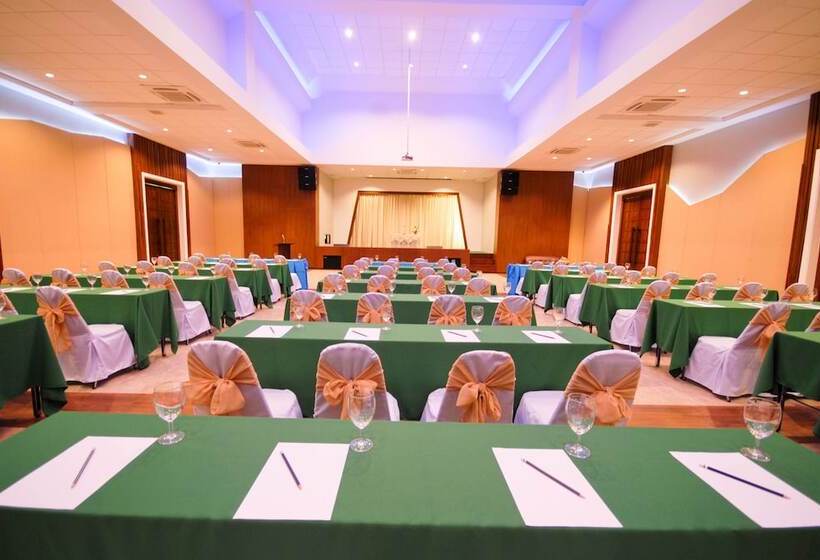 Отель Phufa Waree Chiangrai Resort   Sha Extra Plus