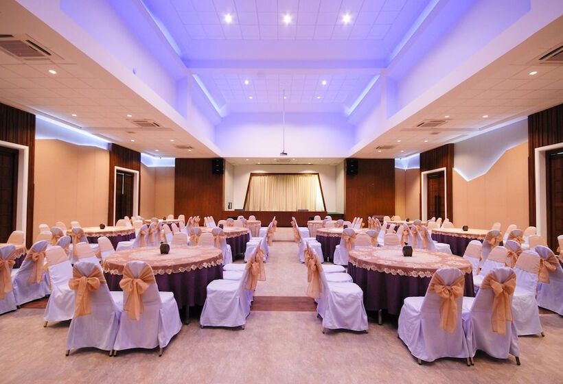 Отель Phufa Waree Chiangrai Resort   Sha Extra Plus