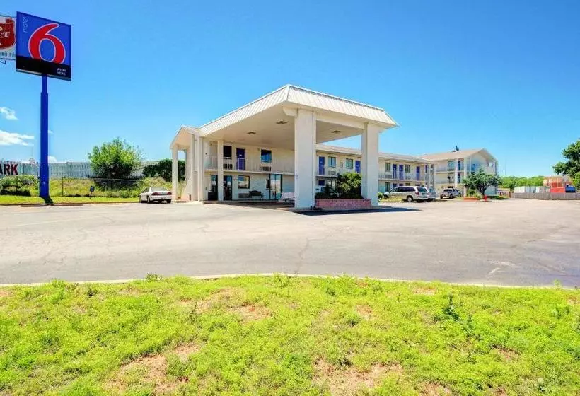 モーテル Economy Hotel Plus