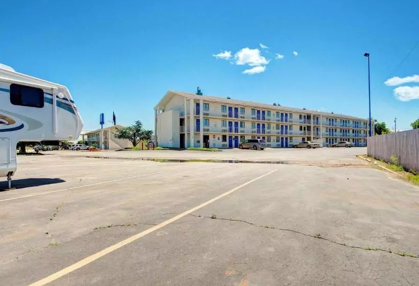 モーテル Economy Hotel Plus