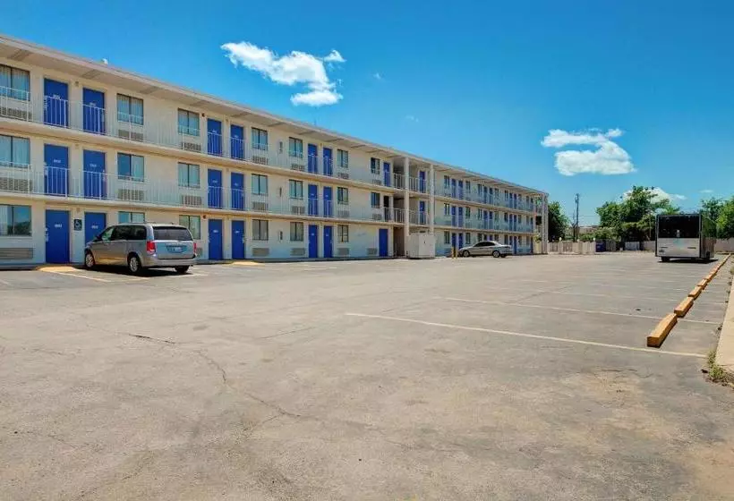モーテル Economy Hotel Plus