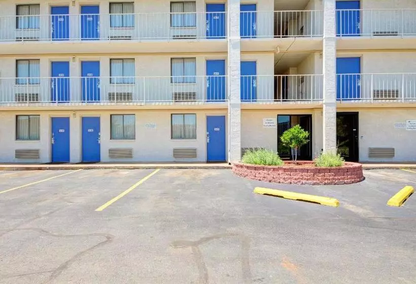 モーテル Economy Hotel Plus