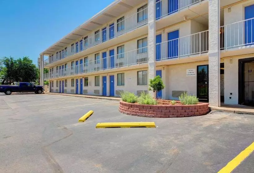 モーテル Economy Hotel Plus
