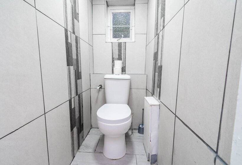 Family Home With Garden In Prime Birmingham Location