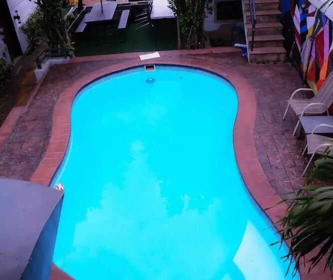 هتل Cls   Connecting Lagos Suites