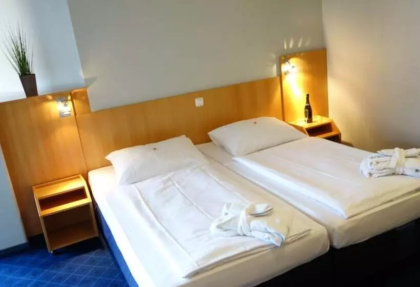 Hotelli Plaza Inn Braunschweig City Nord