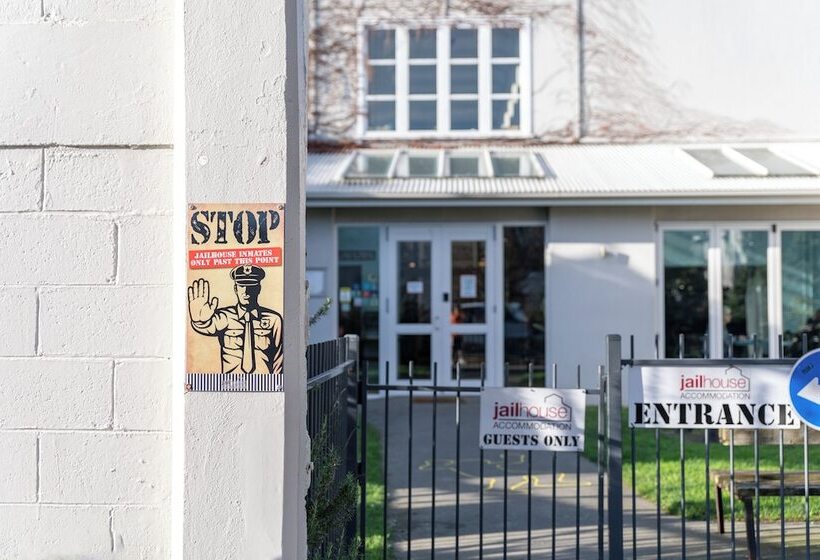 הוסטל Jailhouse Accommodation