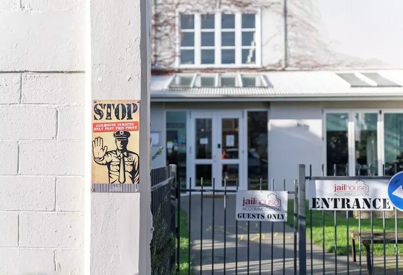 הוסטל Jailhouse Accommodation