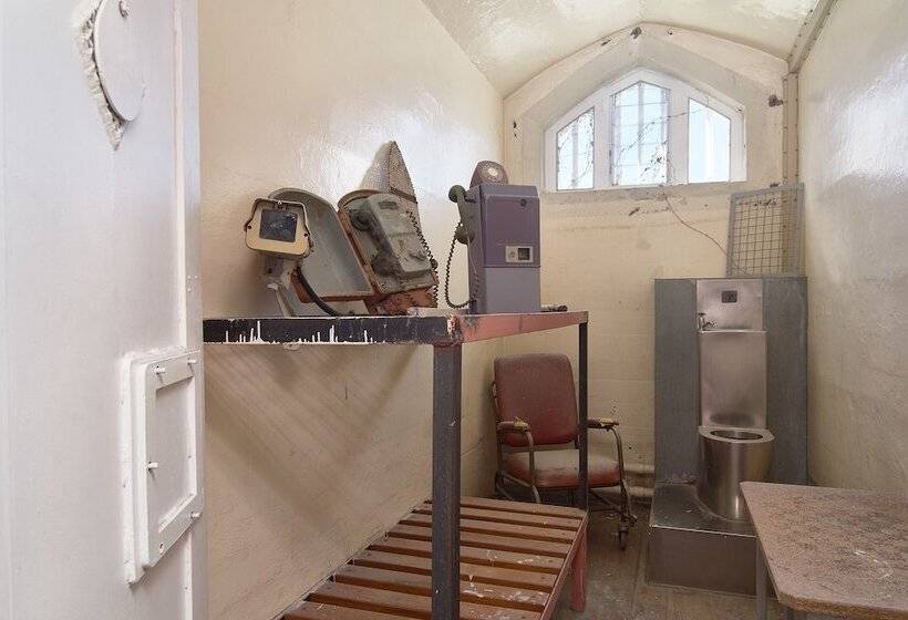 הוסטל Jailhouse Accommodation