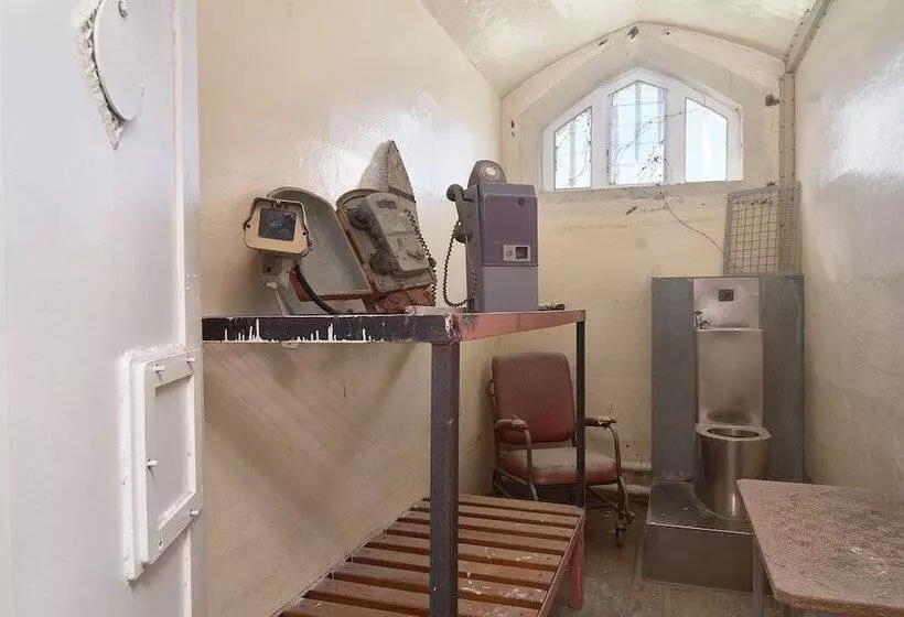 הוסטל Jailhouse Accommodation