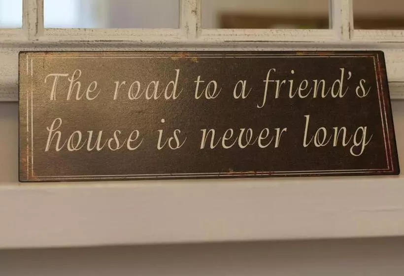 تختخواب و صبحانه Cas'e Charming House