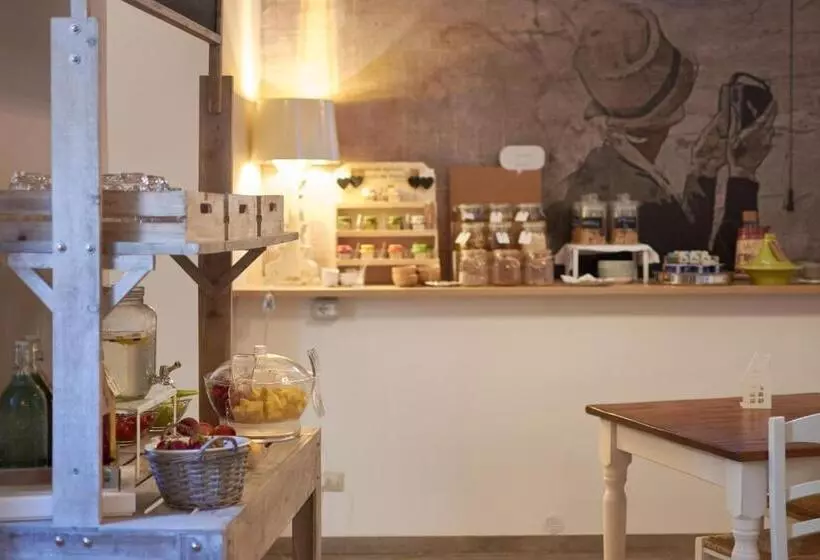 تختخواب و صبحانه Cas'e Charming House