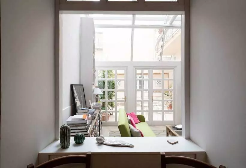 تختخواب و صبحانه Cas'e Charming House