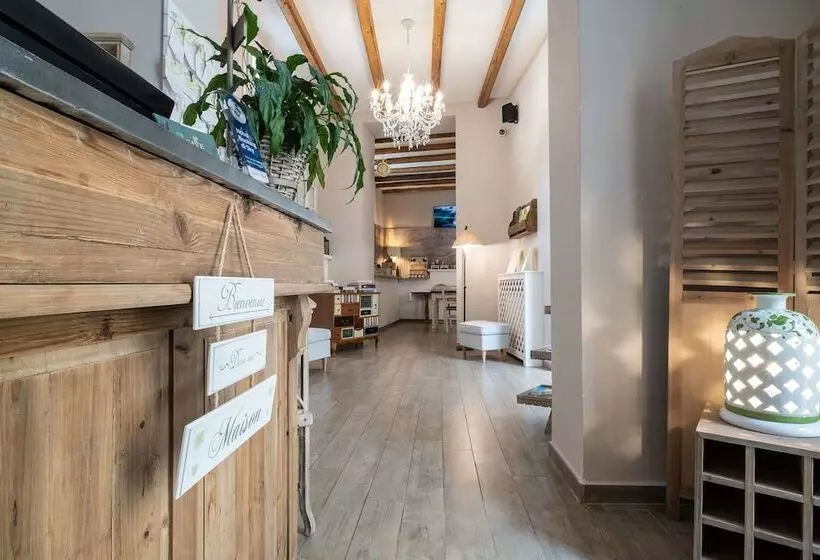 تختخواب و صبحانه Cas'e Charming House