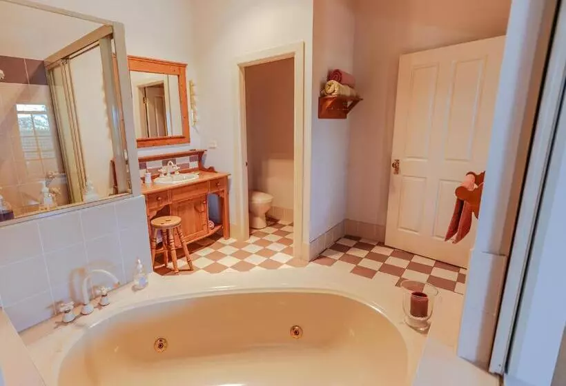 ベッドアンドブレックファースト Strathearn Park Lodge