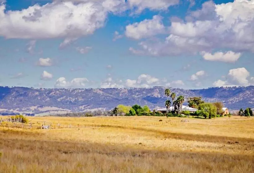 ベッドアンドブレックファースト Strathearn Park Lodge