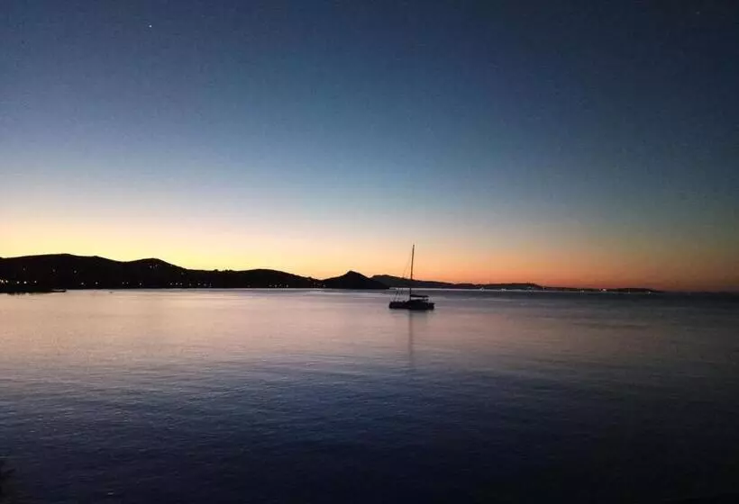 Отель Agali Bay