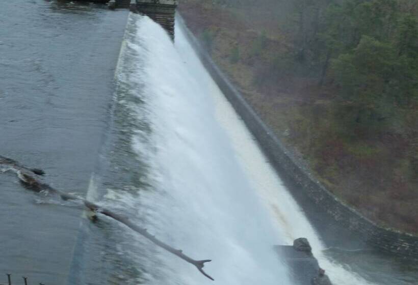 호텔 Mid Wales Inn