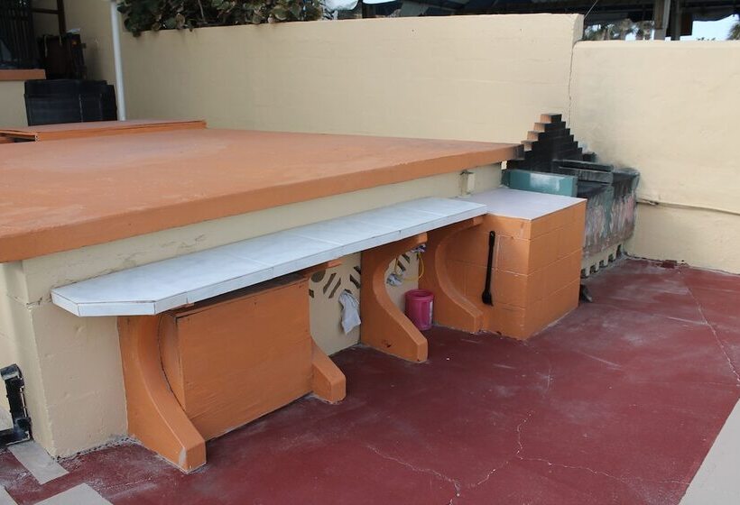 Grand Prix Motel Beach Front