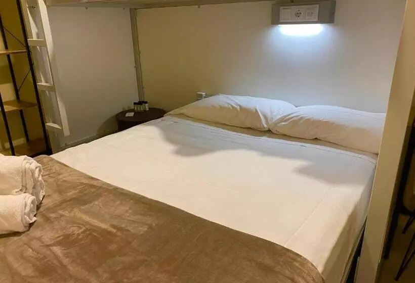 The Loft Hostel Barcelona La Pedrera