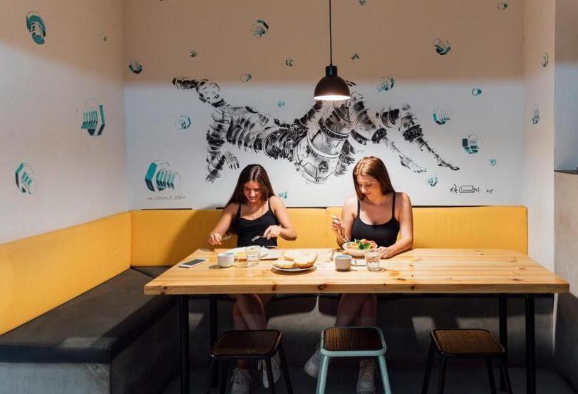 The Loft Hostel Barcelona La Pedrera