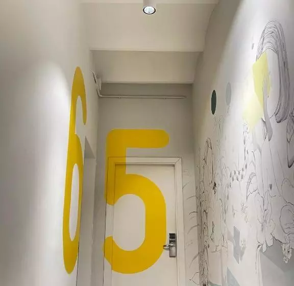 The Loft Hostel Barcelona La Pedrera