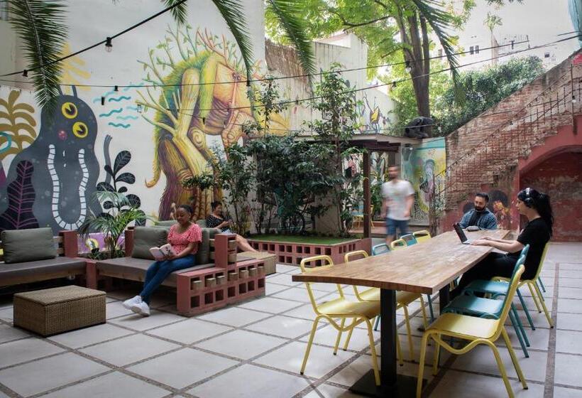 The Loft Hostel Barcelona La Pedrera