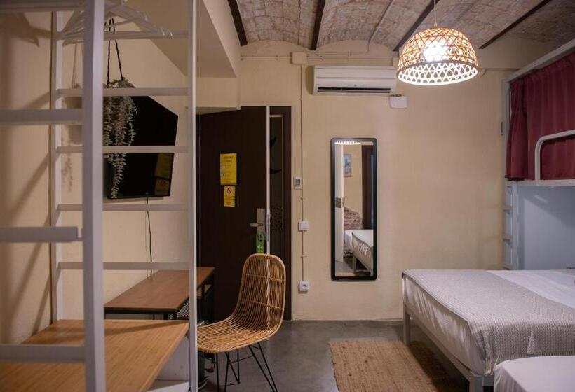The Loft Hostel Barcelona La Pedrera