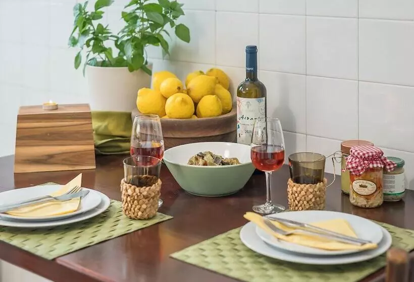 簡易ホテル Magnificent Home Athens Voula