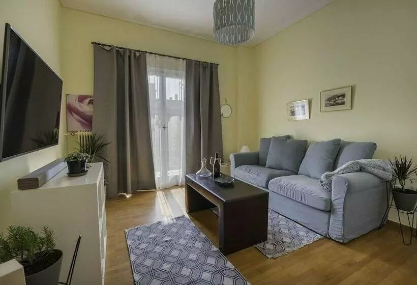 簡易ホテル Magnificent Home Athens Voula